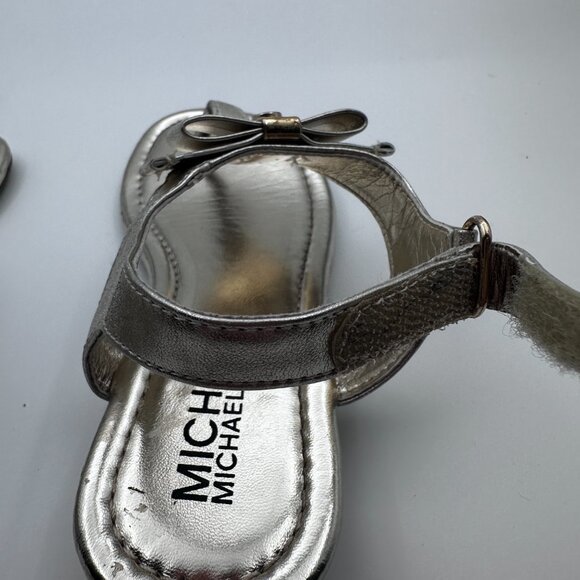 Michael Kors Girls‎ Bowstud Gold Sandals Size 12 - Picture 2 of 9
